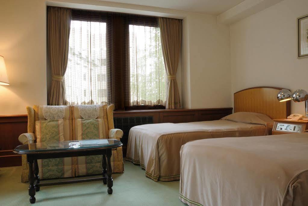 Hilltop Hotel Tokyo Esterno foto